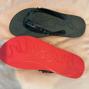 Flip flops sandals Good condition no scratches! Never wear size 8 men